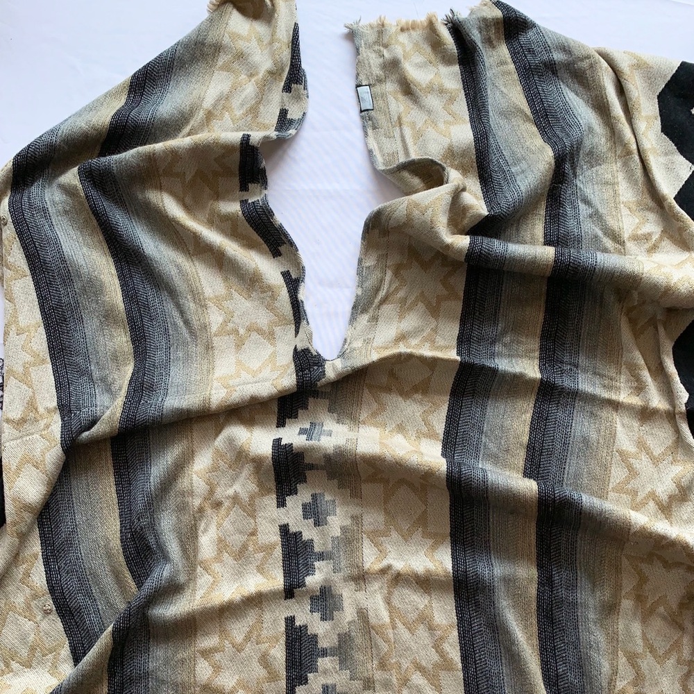 Rising Tide Shawl- NWOT